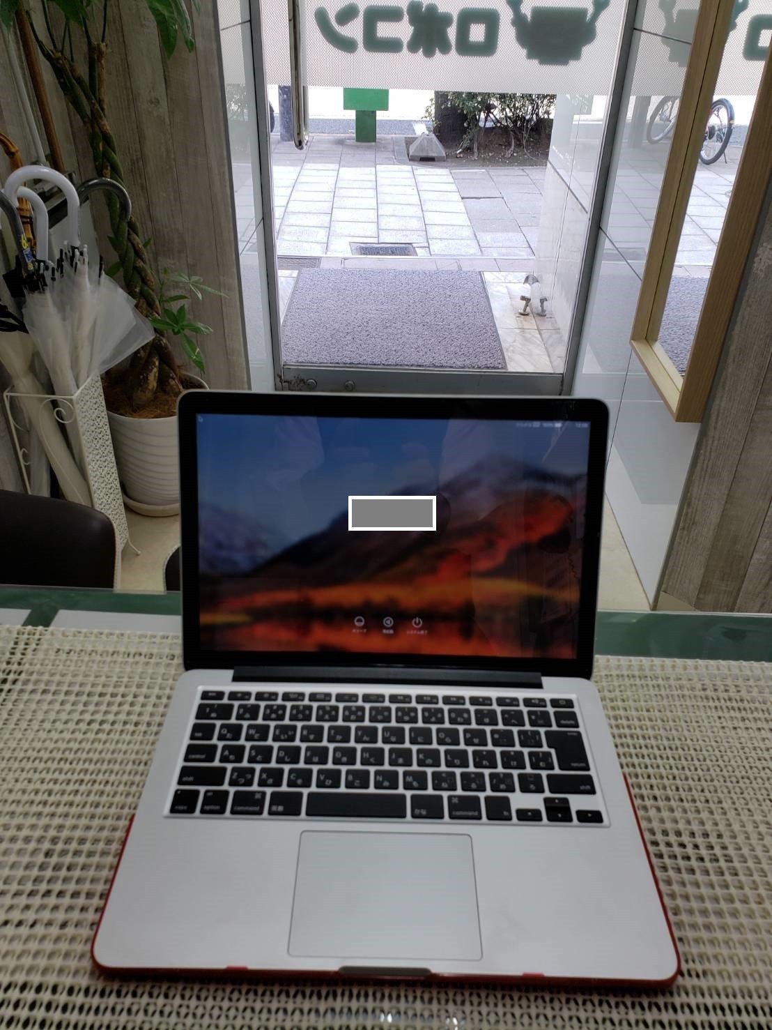 MacBook Pro ノートパソコン 依頼主様：大阪市内 個人様 診断方法：持ち込み 障害内容：いつものように使っていましたが。突然電源が落ち、電源を入れると画面が立ち上がらなくなったので持ち込みされた修理事例 1