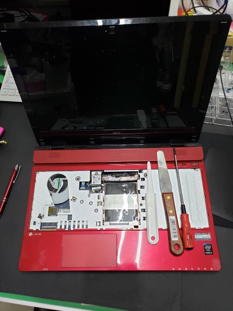 お客様のパソコン内の部からハードディスク取り出した画像の破損復旧事例 大阪市天王寺区 K様 持ち込み修理事例です 2